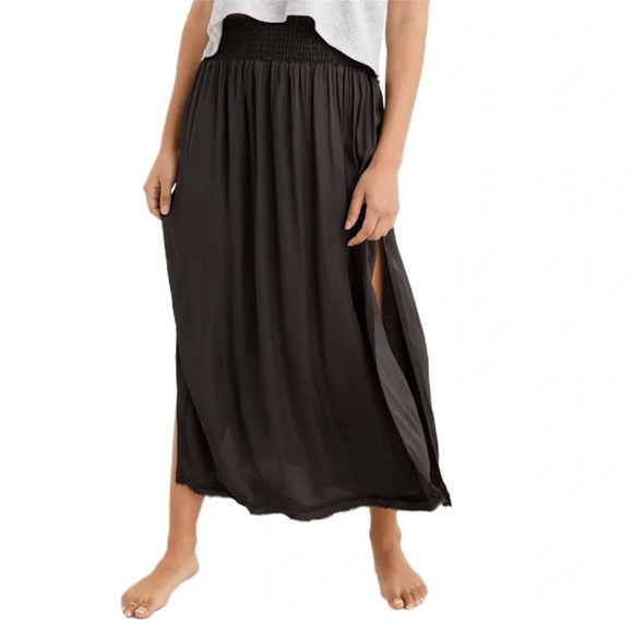 AERIE  SHINE Satin Charcoal MIDI SKIRT Lady's
NWT - Picture 1 of 3